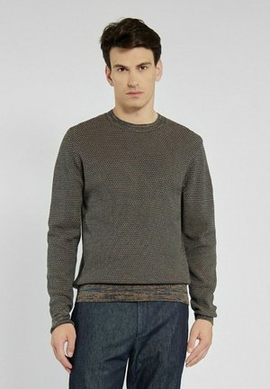 - Sweter
