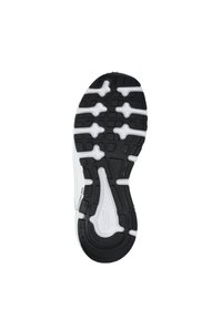 Suela de caucho negra con acentos blancos, que presenta un patrón texturizado para mayor tracción. El diseño es aerodinámico y atlético.