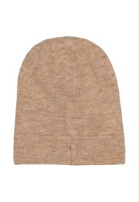 Beżowa dziana czapka beanie o miękkiej fakturze, zaokrąglonym wierzchołku i podwiniętym mankiecie u dołu. Brak widocznych wzorów lub ozdób.