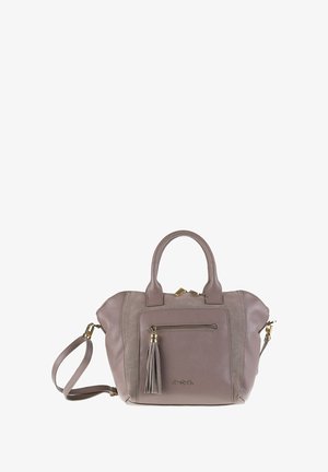 Taupe leren handtas met ronde handvatten, voorvak met rits en kwastje, afneembare schouderriem en gouden hardware accenten.