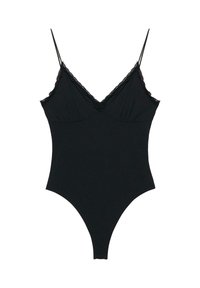 Schwarzer Bodysuit mit dünnen verstellbaren Trägern, V-Ausschnitt und Spitze am Bustbereich. Glattes Material, figurbetonte Passform und hoch geschnittene Beinausschnitte.