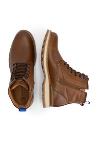 Bruine leren laarzen met een gestructureerde afwerking, voorzien van veters en ritsen, blauwe accenten en een duurzame tan rubberen zool.