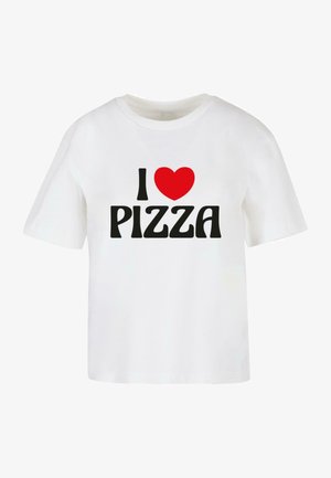 Weißes Baumwoll-T-Shirt mit schwarzem Text "I LOVE PIZZA" und rotem Herz. Kurze Ärmel und Rundhalsausschnitt.