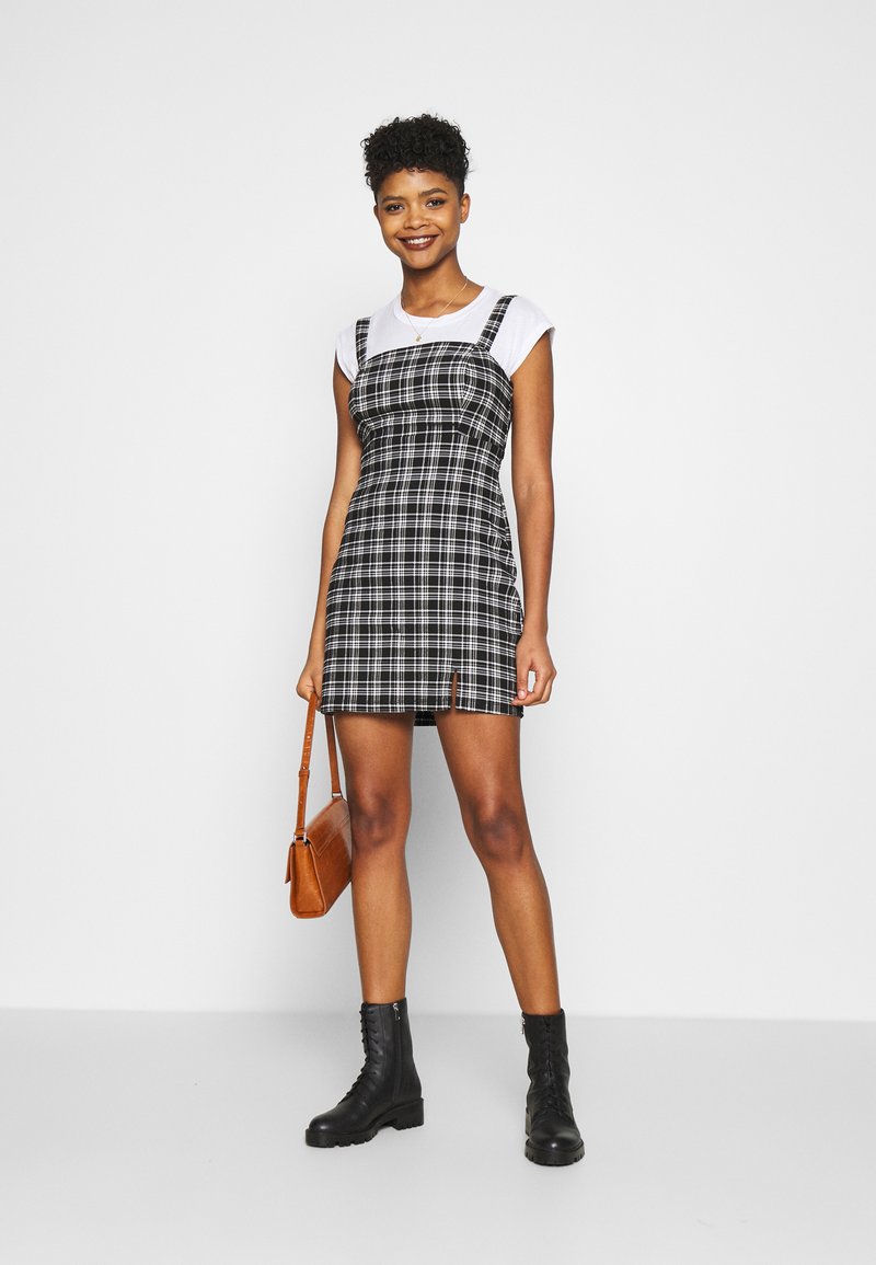 Hollister Co Bare Struct Short Dress Denni Saty Black Cerna Zalando Cz