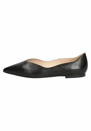 Black leather flat shoe with a pointed toe and a low heel. Features a smooth texture and a cutout design along the upper edge.