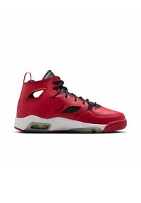 Sneaker roșu cu guler înalt, cu partea superioară din piele, accente negre, panouri perforate și talpă intermediară albă. Prezintă sistem de prindere cu șireturi și tabă pentru călcâi.