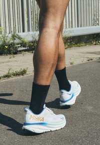 Unselected, frost/gold