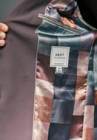 Next TAILORED FIT MOTIONFLEX STRETCH - Sakko - purple
