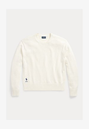 Baltas medvilninis megztinis su ribbiniu apvaliu kaklu ir rankogaliais, ant apatinės kairės pusės mažas mėlynas logotipas. Švelni tekstūra, standartinio silueto.