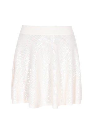 Falda blanca con una cinturilla acanalada, cubierta de lentejuelas que brillan en varios colores, con un dobladillo acampanado que le da una forma juguetona.