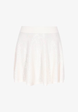 Fehér szoknya ribbed derékaljjal, különböző színekben csillogó flitterekkel borítva, a szegélyénél fodros, játékos formát adva.