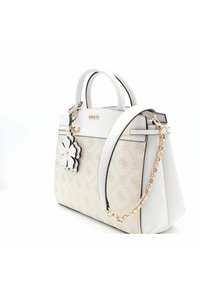 Biała torebka z beżowym wzorem monogramu, podwójnymi uchwytami od góry oraz odpinanym ozdobnym kwiatem. Posiada złote okucia oraz łańcuszkowy akcent.
