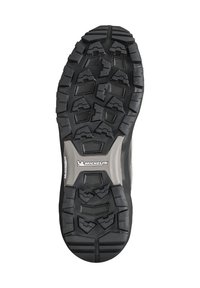 Schwarze Gummisohle mit robustem Profil, das erhobene dreieckige und rechteckige Abschnitte aufweist. Mit einem grauen Akzent mit Logo.