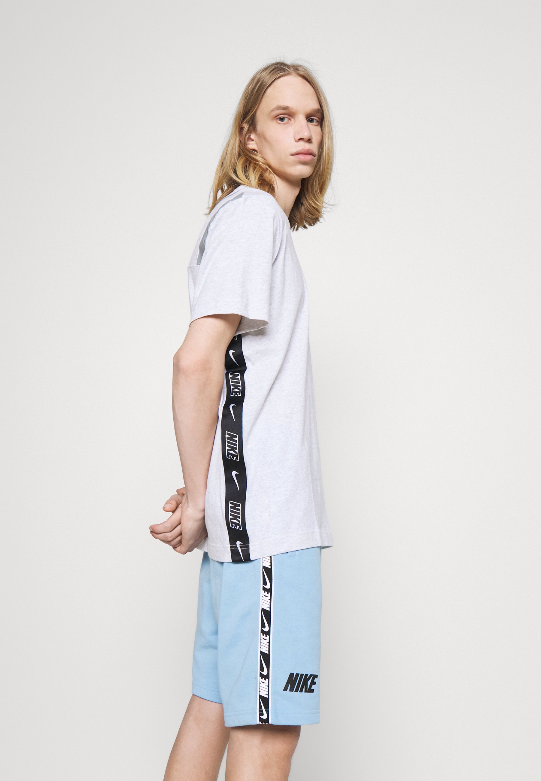 Nike Sportswear REPEAT - Shorts 