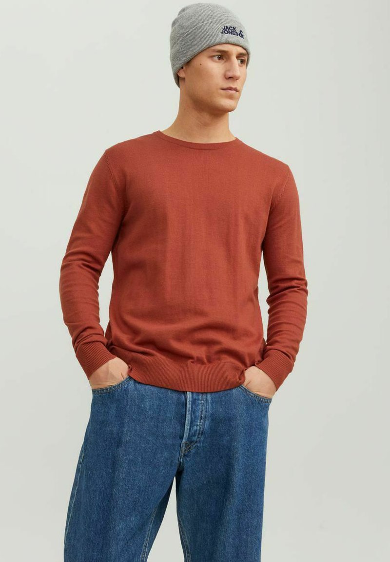 Jack & Jones JJEEMIL CREW NECK - Jersey de punto - cinnabar