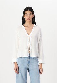 Abercrombie & Fitch Long-Sleeve Oversized Tie-Front Gauzy Shirt - Bluza - brilliant white