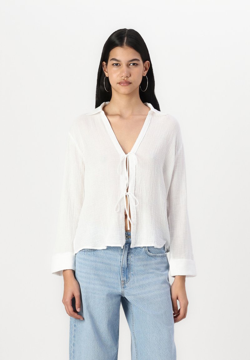 Abercrombie & Fitch Long-Sleeve Oversized Tie-Front Gauzy Shirt - Bluza - brilliant white