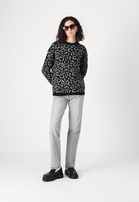 ONLY Tall ONLJADE PULLOVER  - Trui - black/medium grey