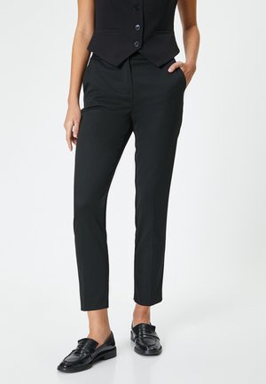 POCKET DETAIL CIGARETTE - Pantalones chinos - black