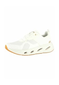 Weiße Sportschuhe mit Netzpaneelen, Schnürsenkeln und einer abgerundeten Gummisohle mit Ausschnitten sowie einer kontrastierenden Gummisohle. Goldakzent an der Seite.