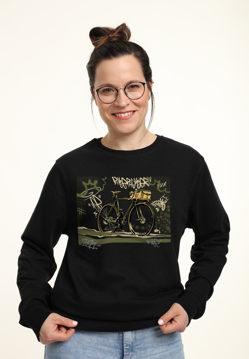 Felpa nera con un grafico di una bicicletta con accenti dorati, su uno sfondo in stile graffiti verde con vari disegni.