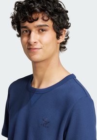 adidas Originals ESS W TEE - Základné tričko - night indigo