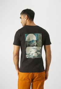 Columbia RAPID RIDGE™ BACK GRAPHIC TEE  - T-shirts med print - black