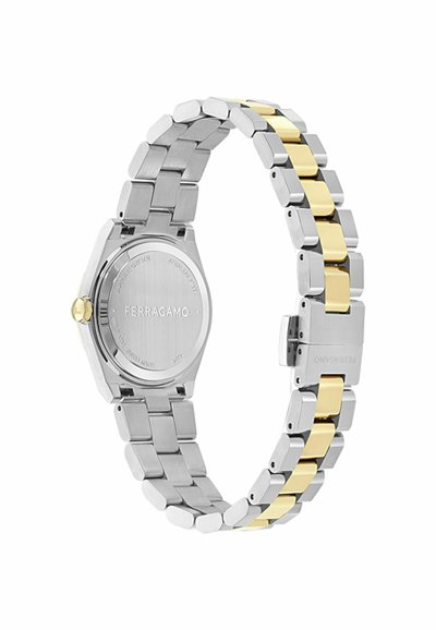 Ferragamo horloge van roestvrij staal met een tweekleurige armband van zilver en goud metalen schakels, ronde achterkant van de kast en kroon aan de zijkant.