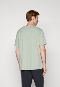 Nike Performance MILER - T-shirt de sport - jade horizon/reflective silver