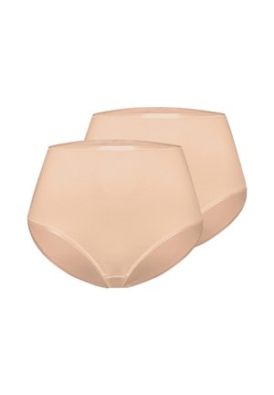 Dwie beżowe figi z wysokim stanem i bezszwowymi krawędziami, ułożone na sobie na białym tle.