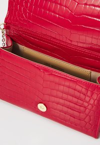 Love Moschino SMART DAILY BAG - Borsa a tracolla - rosso