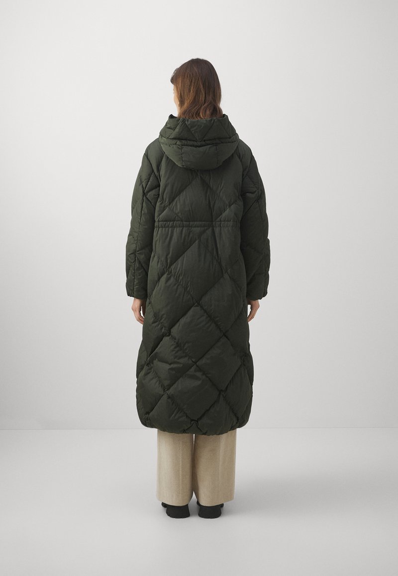 weekend max mara quilted down coat