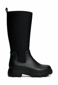 Zwarte waterdichte kniehoog laars met een gladde rubberen onderkant, gestructureerde zool en matte stoffen bovenkant. Voorzien van een trekband voor eenvoudig aan- en uittrekken.