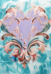 Περιτελιγμένο σχέδιο σε σχήμα καρδιάς με ροζ και καφέ λουλουδάτα στροβιλίσματα σε μπλε και λευκό μαρμάρινο φόντο.