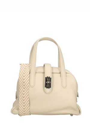 Beige leren handtas met dubbele handvatten aan de bovenkant, een gevlochten riem en een zilveren sluiting. Gestructureerd oppervlak met een ronde silhouet.