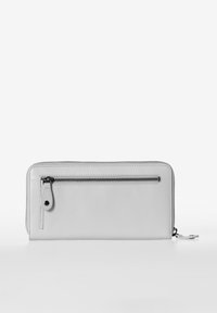 Portafoglio in pelle grigia con una superficie liscia, dotato di una tasca con zip e un cursore della zip regolabile. Design rettangolare semplice.