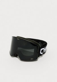 Gafas de esquí negras con una lente amplia y curva, acolchado verde suave y una correa elástica blanca que lleva el nombre de la marca "CHPO."