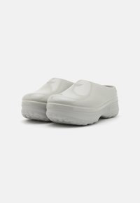 adidas Originals PRIDE ADIFOM STAN MULE - Natikači s peto - silver-coloured