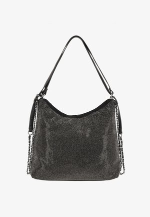 Zwarte handtas met een gestructureerde afwerking, bedekt met metalen versieringen. Voorzien van een enkele schouderriem en kettinkdetails.