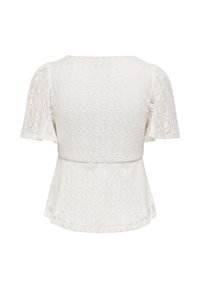 Blusa blanca de encaje de manga corta con un sutil patrón floral, dobladillo ligeramente acampanado y escote cuadrado, vista desde atrás.
