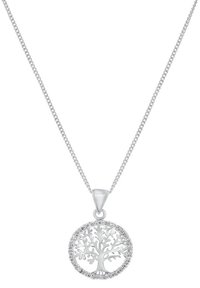 Zilveren hangersieraad met een gedetailleerd boomontwerp, omgeven door een ronde lijst, versierd met kleine edelstenen, aan een zilveren ketting.