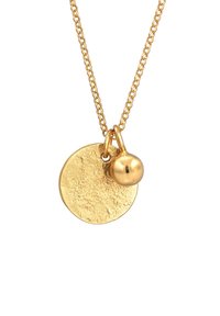 Goldene Halskette mit einem strukturierten, runden Anhänger und einem glatten, kugelförmigen Akzent, beide angebracht an einer Gliederkette.