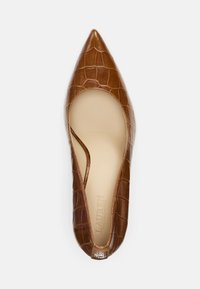 Lauren Ralph Lauren LANETTE CROCODILE EMBOSSED LEATHER PUMP - Decolleté - tobacco