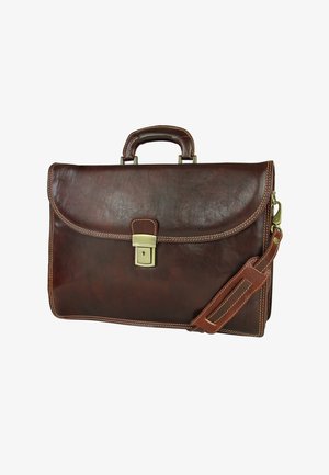 Bruine leren aktetas met een klep, een slotmechanisme in goudkleur, een stevige handgreep en een afneembare schouderband. Voorzien van zichtbare stiksels.