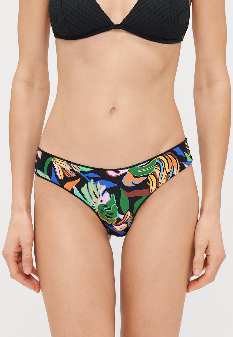Bas de bikini à motif floral avec des couleurs vives sur fond noir. Texture lisse avec une taille basse et une couverture minimale.