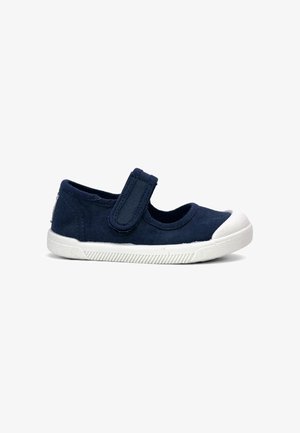 Chaussure Mary Jane enfant en toile bleu marine avec semelle et bout en caoutchouc blanc, sécurisée par une bride Velcro réglable.
