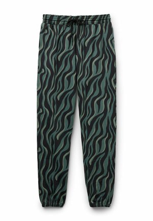 Pantalones jogger en verde oscuro y negro con un patrón de camuflaje en forma de ondas, cinturilla elástica con cordón negro y puños elásticos.