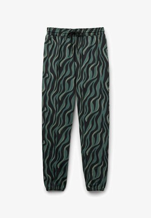 Ciemnozielone i czarne dresy z falistym wzorem w kamuflaż, elastyczny pas z czarnym sznurkiem i elastycznymi mankietami.