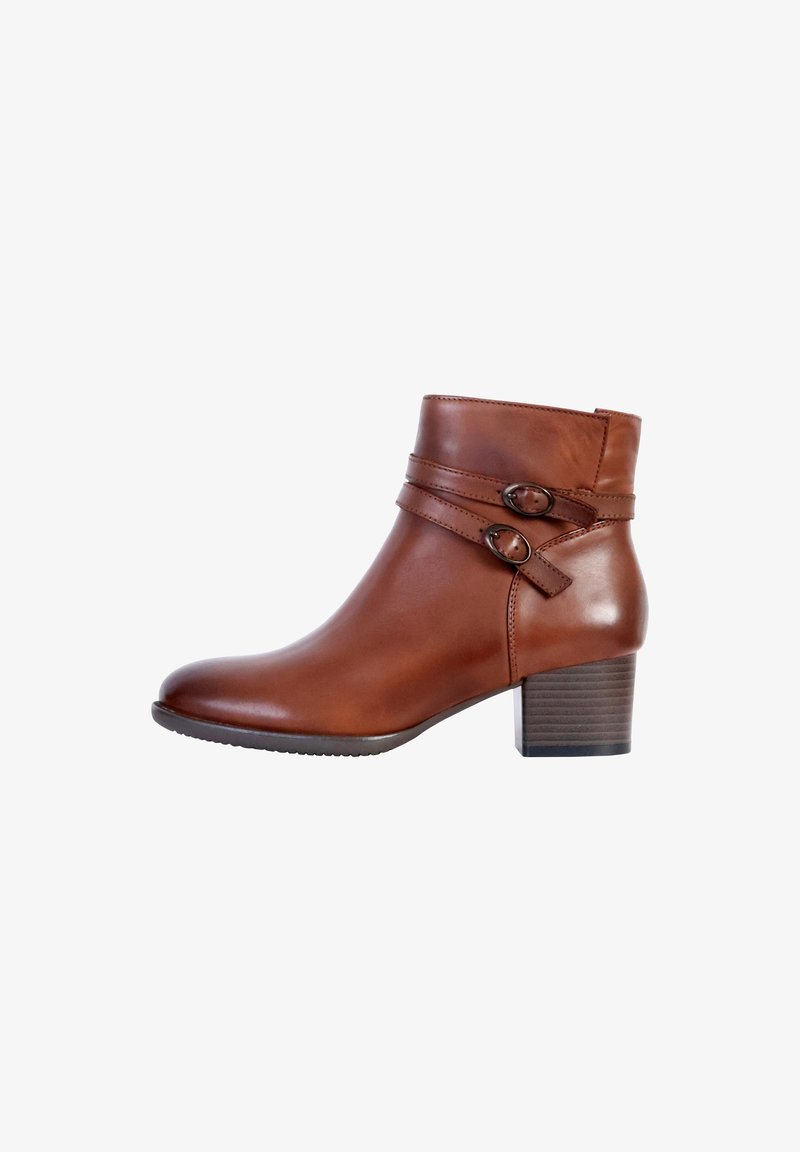 Bottines en cuir marron avec un bout rond, des accents de boucle sur le côté et un talon carré. Texture lisse et design minimaliste.