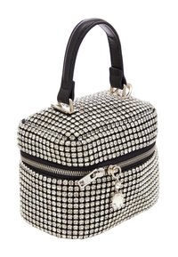 Borsa strutturata nera coperta di strass trasparenti. Presenta un manico superiore e una chiusura con zip con un piccolo charm appeso alla zip.